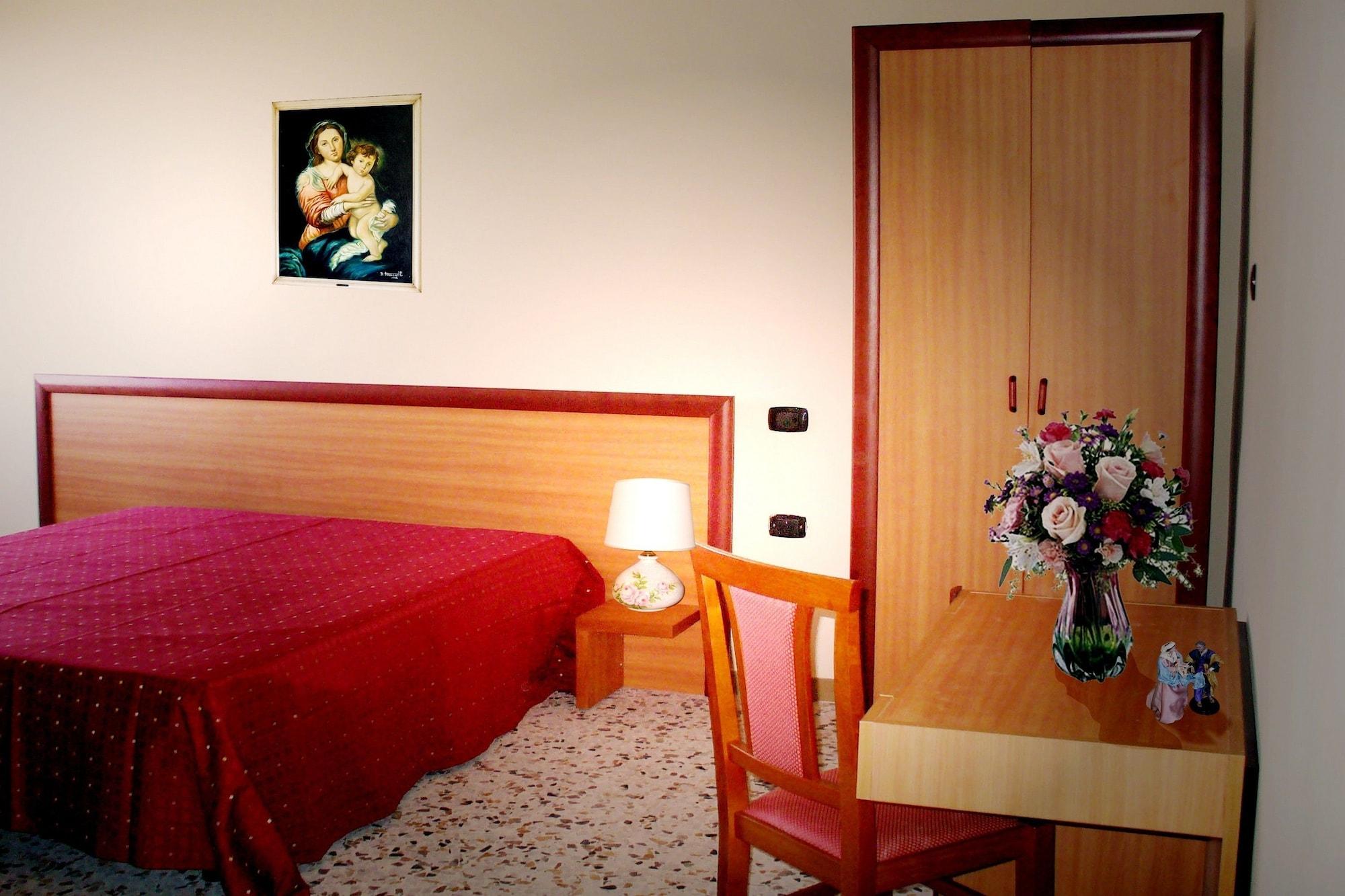 Hotel La Casa Del Pellegrino SantʼAnastasia Pokój zdjęcie